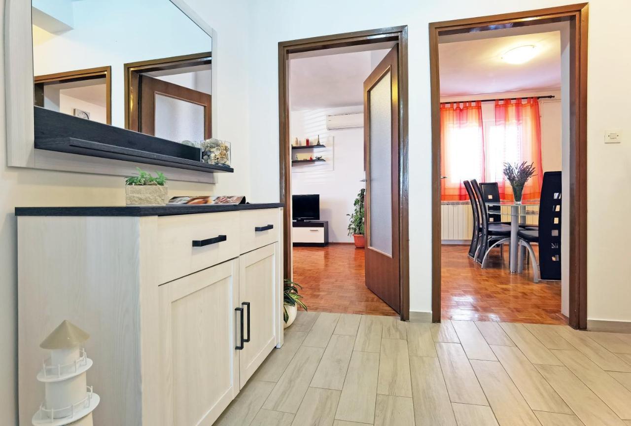Apartman Danijela Vodice Bagian luar foto