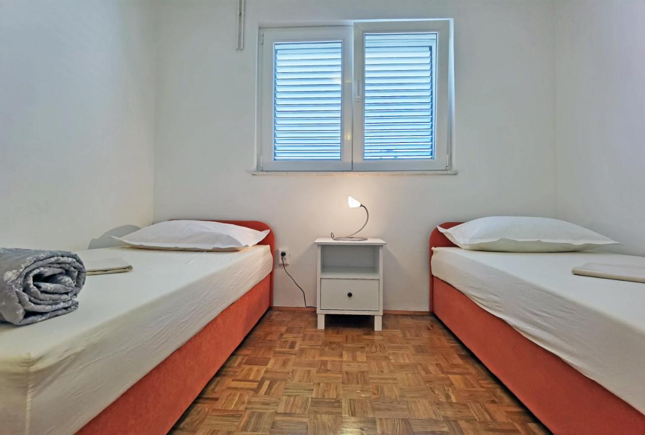 Apartman Danijela Vodice Bagian luar foto