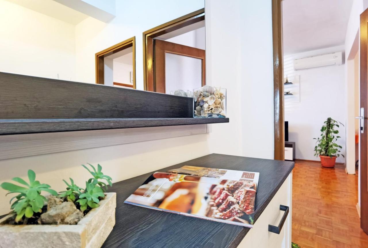 Apartman Danijela Vodice Bagian luar foto